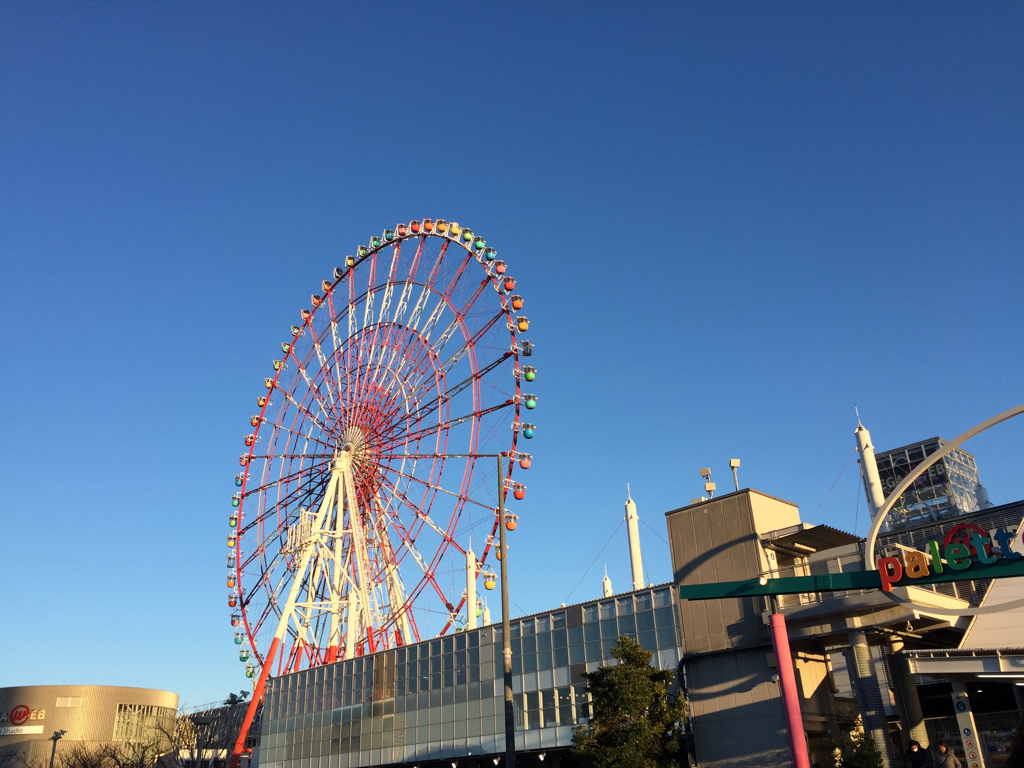 【2022】お台場の名所パレットタウンが閉館！観覧車やZepp Tokyoが順次クローズ！跡地はどうなる？